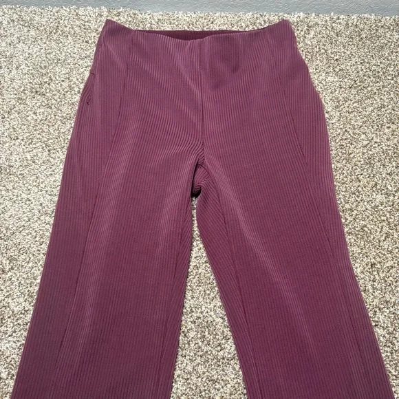 Lululemon Athletica Women’s 6 Wide Leg Maroon Leggings - Picture 2 of 11